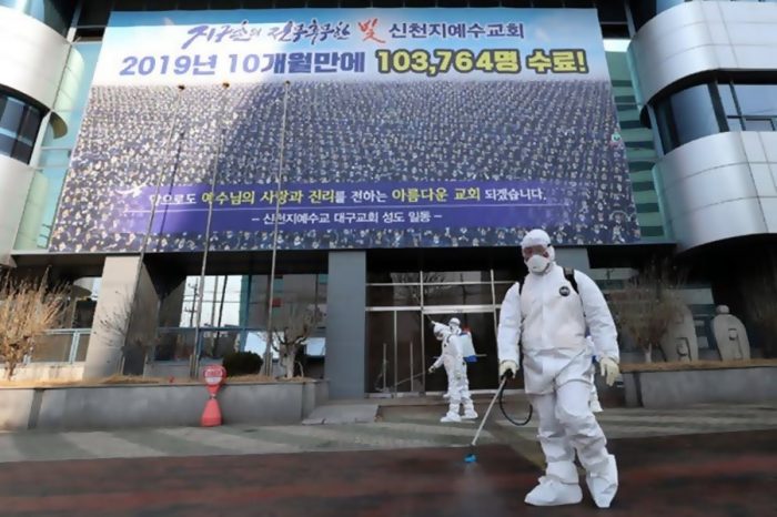 Hàn Quốc muốn dẹp dị giáo nghi siêu lây nhiễm coronavirus