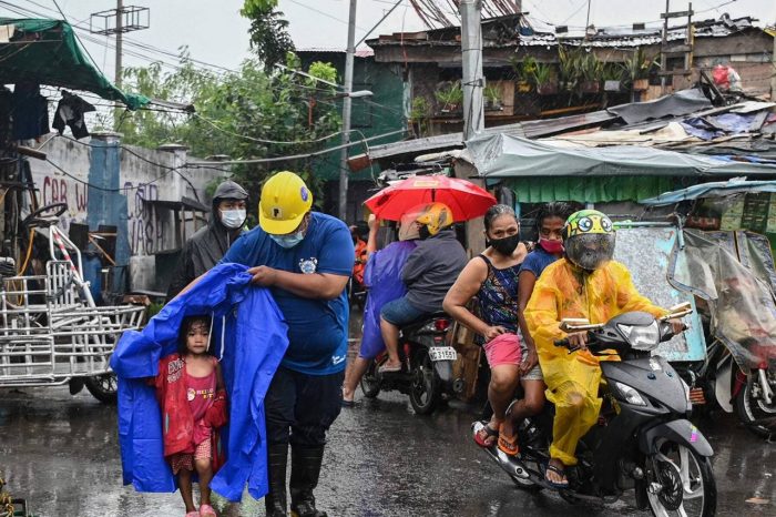 Siêu bão Goni càn quét Philippines...