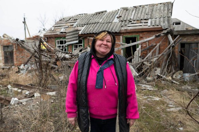 Bà Olga ở Ukraine: "Tôi từng có khóm hoa hồng ở đây, cây anh đào ở đó…”